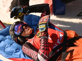 Federica Brignoneová po páde v obrovskom slalome počas národného šampionátu vo Val di Fassa 2025.