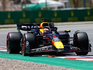 Holandský pretekár F1 Max Verstappen na okruhu Catalunya pri Barcelone.