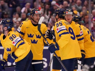 Marcus Johansson oslavuje gól počas zápasu Kazachstan - Švédsko na MS v hokeji 2024. 