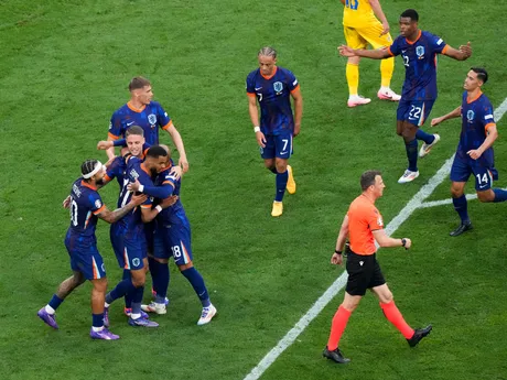Donyell Malen sa teší po strelenom góle v zápase Rumunsko - Holandsko v osemfinále EURO 2024.