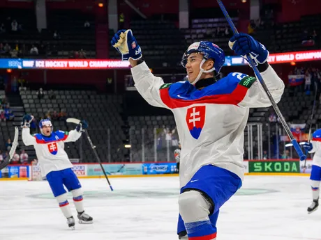 Sebastián Čederle sa teší po strelenom góle v zápase Slovensko - Slovinsko v skupine A na MS v hokeji 2025.
