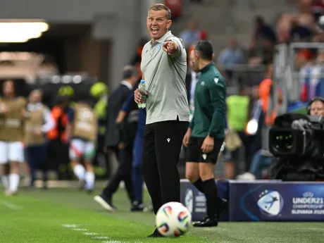 tréner Slovenska Jaroslav Kentoš počas zápasu základnej A-skupiny Slovensko - Taliansko na majstrovstvách Európy hráčov do 21 rokov v Trnave