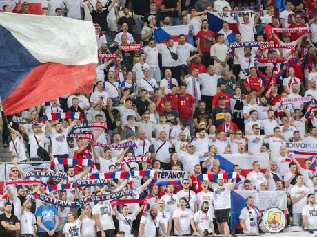 Českí fanúšikovia počas zápasu Česko - Anglicko v skupine B na EURO U21 2025.