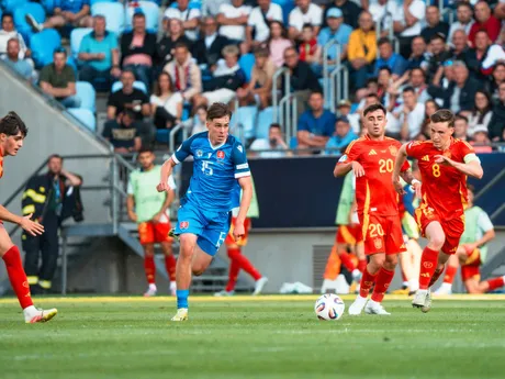 Momentka zo zápasu Slovensko - Španielsko v skupine A na EURO U21 2025 (ME vo futbale do 21 rokov 2025).